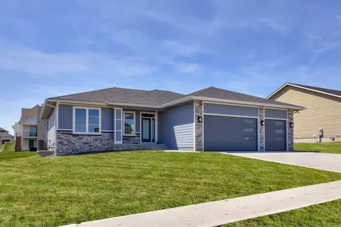 18274 Hidden Knl, Clive, IA 50325