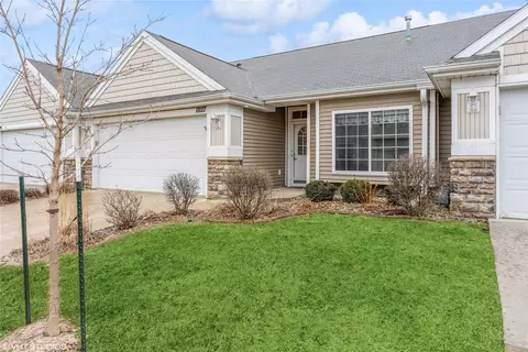 1027 NE Greenview Ln, Ankeny, IA 50021