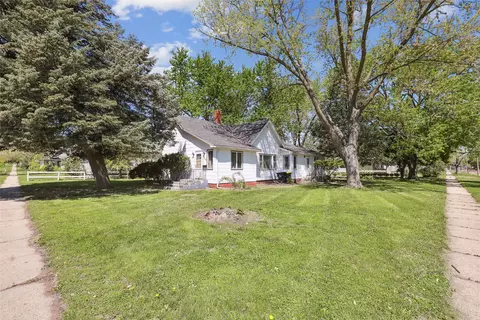 902 Rapids St, Adel, IA 50003