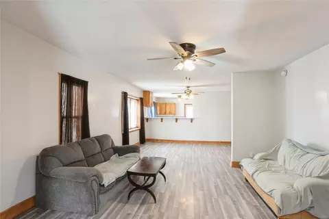 823 Grandview Ave, Des Moines, IA 50316