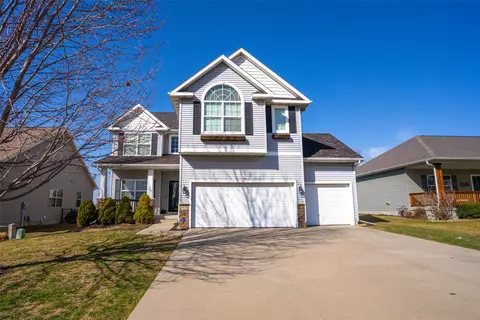 4910 Andrews Pl, Pleasant Hill, IA 50327