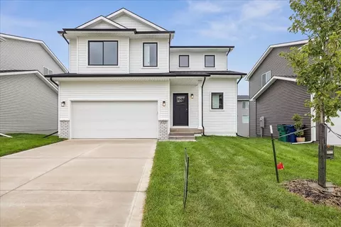 4727 167th St, Urbandale, IA 50323
