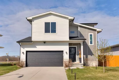 730 SE 69th St, Pleasant Hill, IA 50327