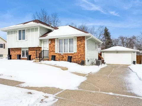7921 Townsend Ave, Urbandale, IA 50322