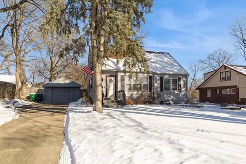 3305 68th St, Urbandale, IA 50322