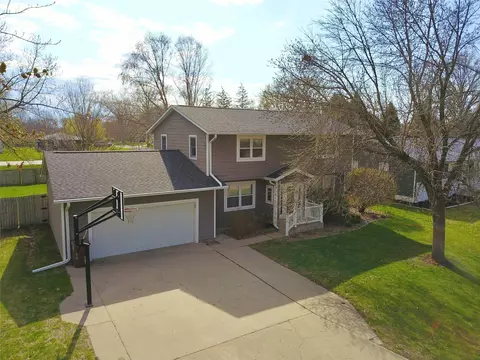 1716 Spring St, Grinnell, IA 50112