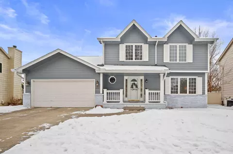 4926 Crestmoor Dr, Des Moines, IA 50310