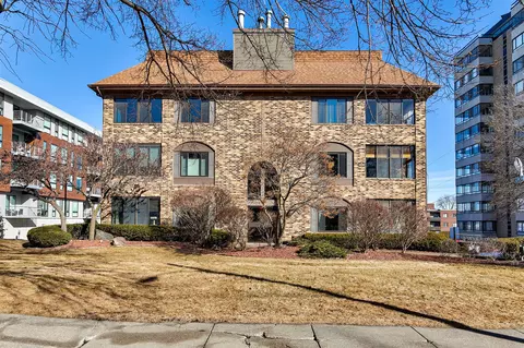 3667 Grand Ave #4, Des Moines, IA 50312