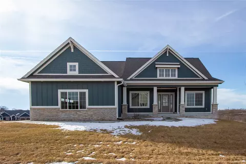 3085 Willow Ln, Pella, IA 50219