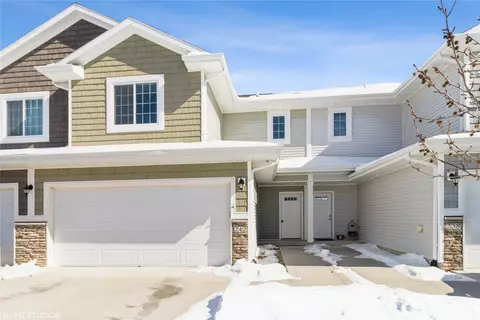 242 Red Oak Ct, Norwalk, IA 50211