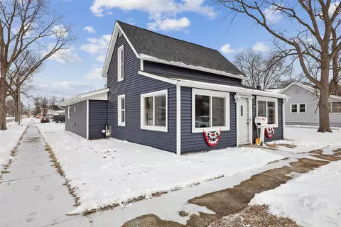 618 Court St, Adel, IA 50003
