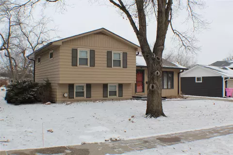 3821 Quebec St, Ames, IA 50014