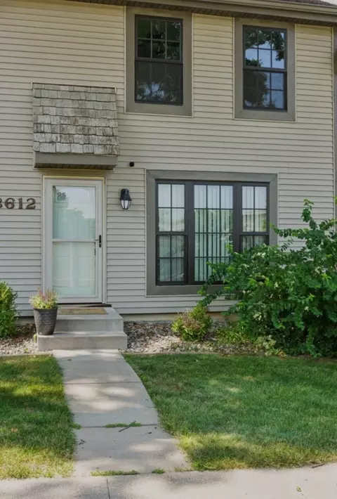 8612 Alpine Dr #E, Urbandale, IA 50322