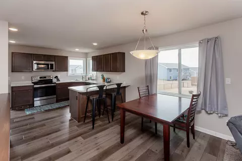 909 36th St SW, Bondurant, IA 50035