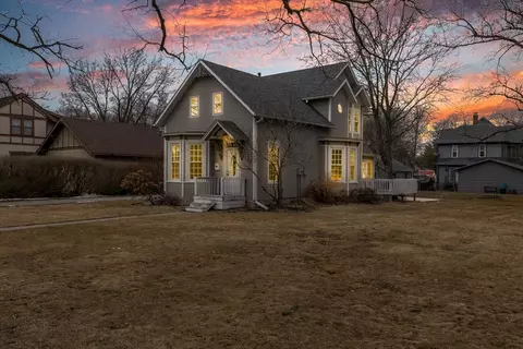 703 W Court Ave, Winterset, IA 50273