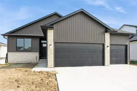927 Spruce Ave, Norwalk, IA 50211