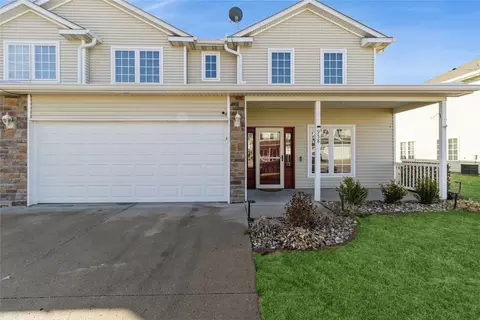 958 Red Hawk Way SE, Altoona, IA 50009