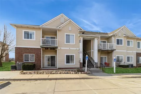 2323 E Porter Ave #13, Des Moines, IA 50320