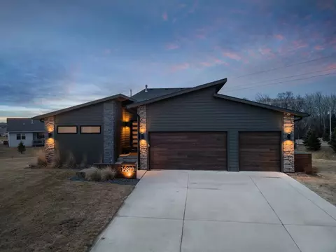 16872 Madison Cir, Clive, IA 50325