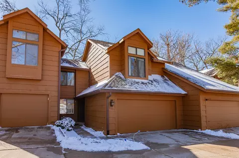 7011 Oak Brook Dr, Urbandale, IA 50322