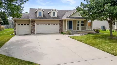 13012 Tanglewood Dr, Urbandale, IA 50323