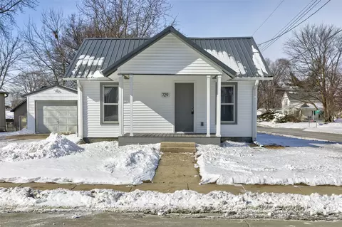 729 E 8th St N, Newton, IA 50208