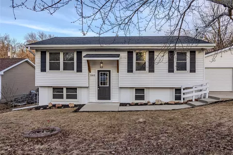 5815 SW 5th St, Des Moines, IA 50315