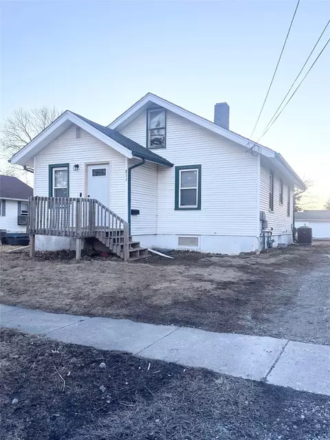 811 W 5th St S, Newton, IA 50208