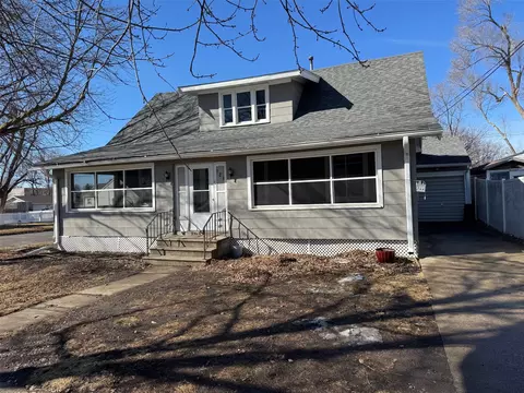 723 W 6th St S, Newton, IA 50208