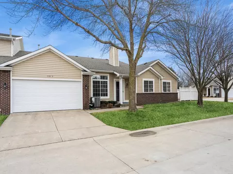 5484 Longview Ct #8, Johnston, IA 50131