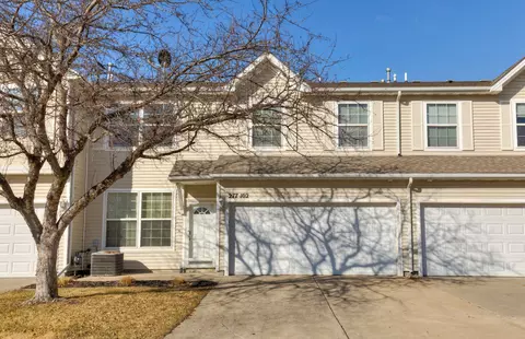 277 S 79th St #102, West Des Moines, IA 50266