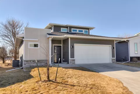 17132 Mistflower Ln, Urbandale, IA 50323
