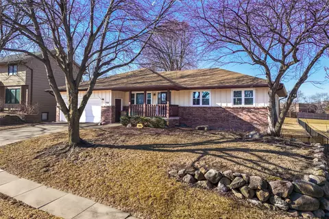 1400 NW 98th St, Clive, IA 50325