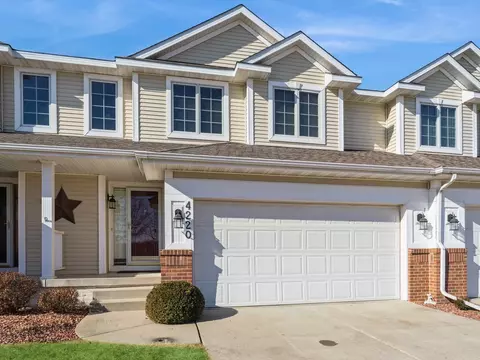 4220 152nd St, Urbandale, IA 50323
