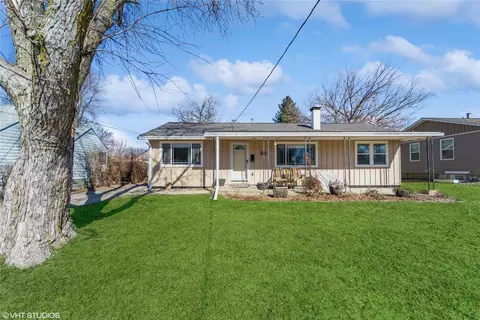 7111 Oliver Smith Dr, Urbandale, IA 50322