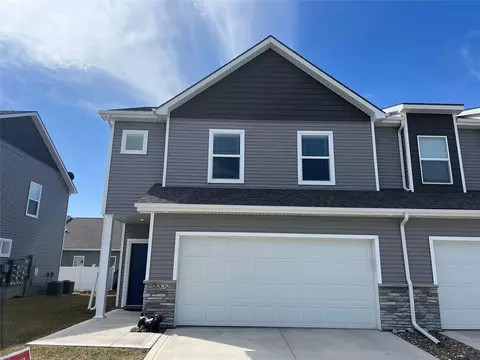 3332 NW Stratford Ln, Ankeny, IA 50023