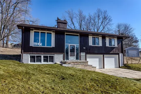 214 W 13th St S, Newton, IA 50208