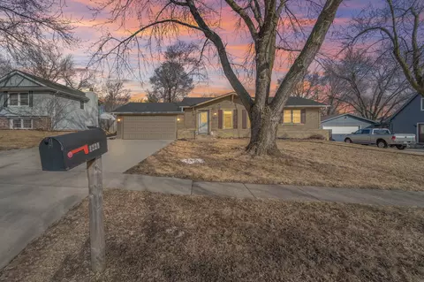 1221 Lyndale Dr, Polk City, IA 50226