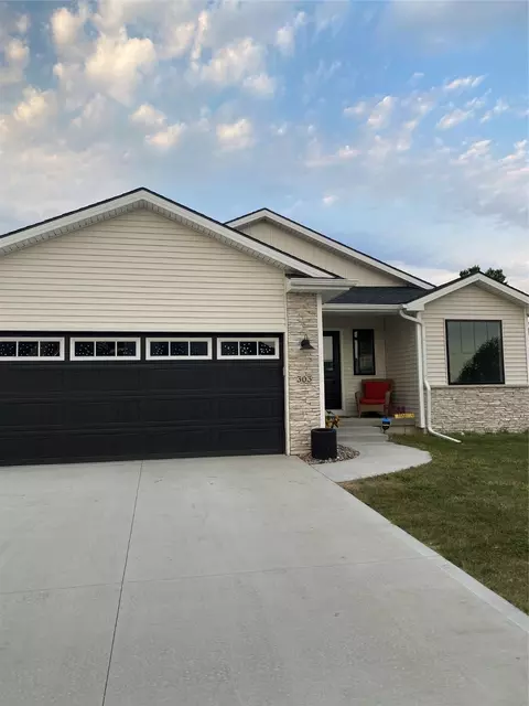 303 Big Bluestem Dr, Monroe, IA 50170