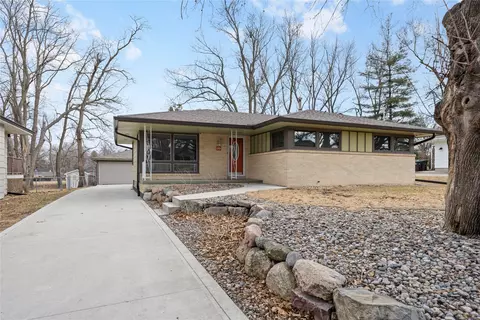 2701 64th St, Des Moines, IA 50322