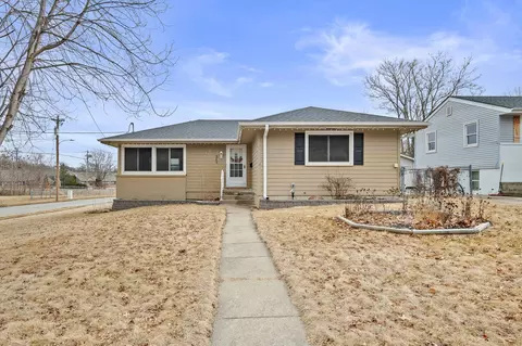 549 28th St, West Des Moines, IA 50265
