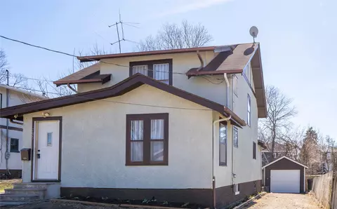 705 S 4th Ave W, Newton, IA 50208