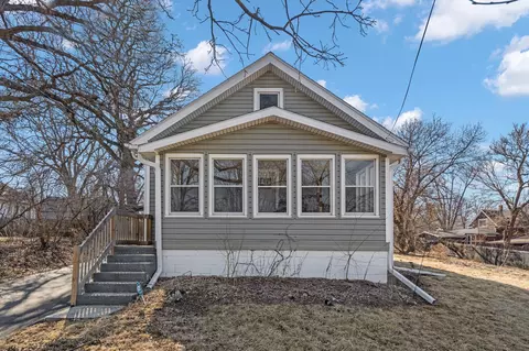 427 E Bell Ave, Des Moines, IA 50315