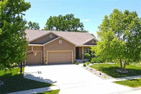 5108 162nd St, Urbandale, IA 50323