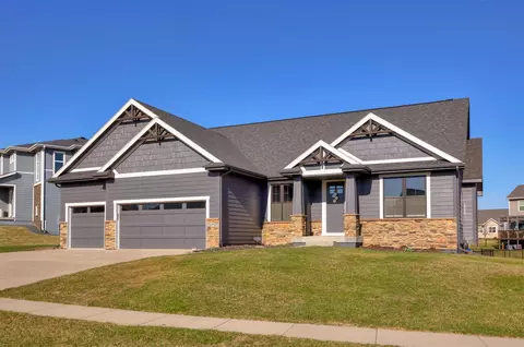 16005 N Valley Dr, Urbandale, IA 50323