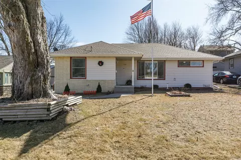 2216 Locust St, West Des Moines, IA 50265