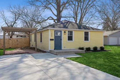 1009 E Salem Ave, Indianola, IA 50125