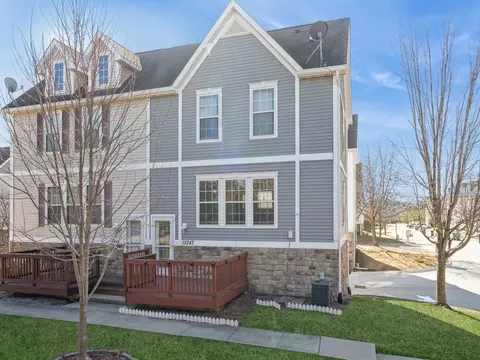 15247 Alpine Dr, Urbandale, IA 50323