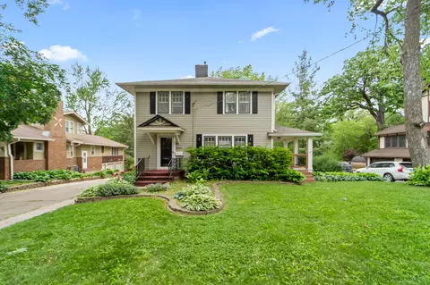 6015 Waterbury Cir, Des Moines, IA 50312