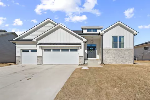 14733 Stonecrop Dr, Urbandale, IA 50323